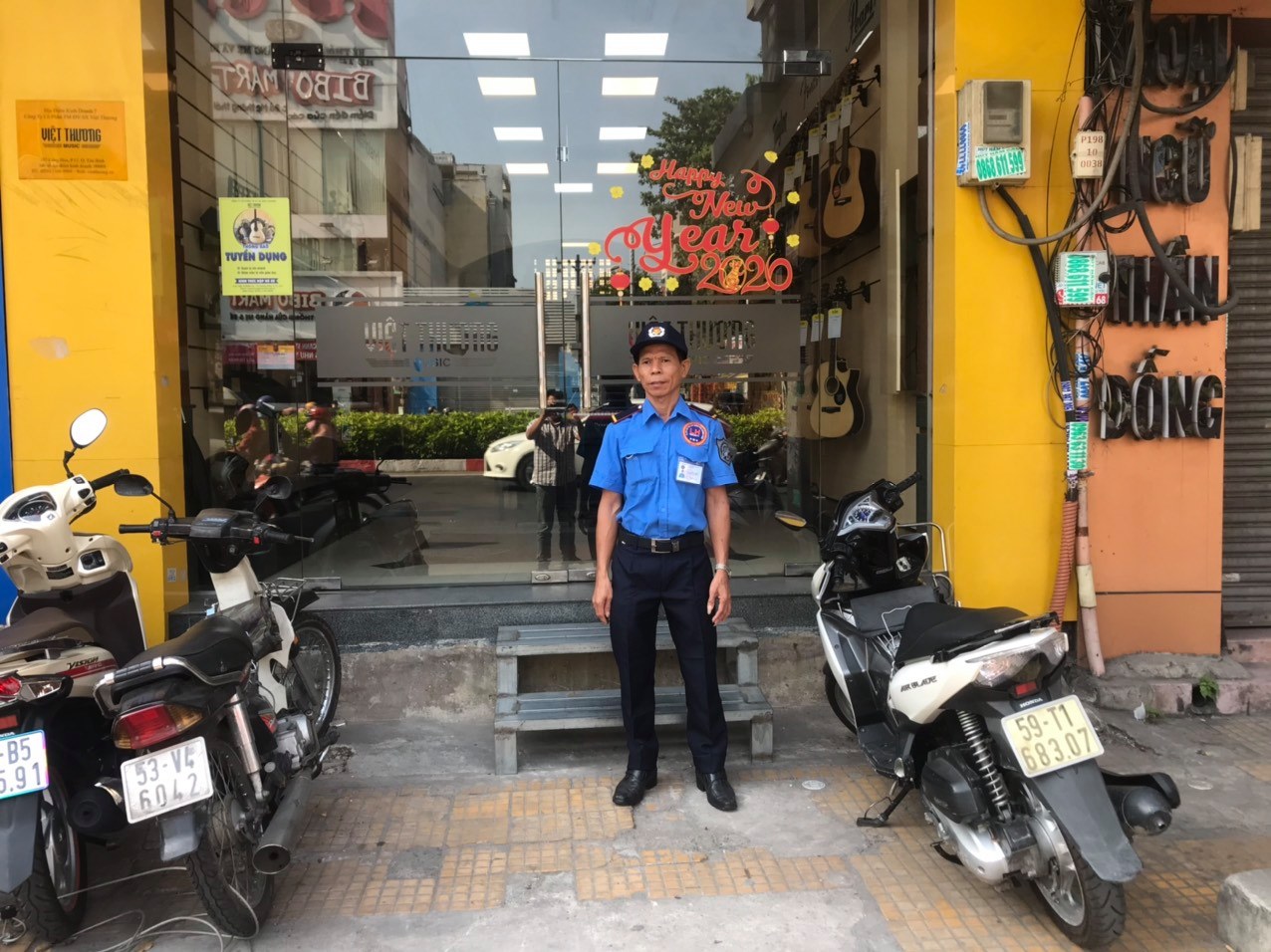 Dịch vụ Bảo Vệ Cửa Hàng